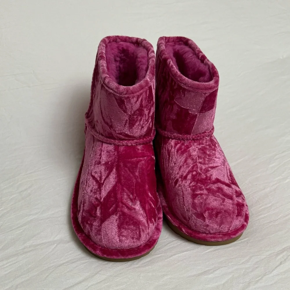 UGG Classic Mini II Velvet Boot Raspberry Sorbet Wool Lining Size 6 Classic